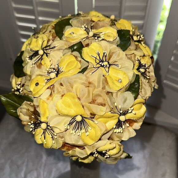 Vintage 50s/60s Yellow Floral Hat with netting that‎ ties under chin main image 3